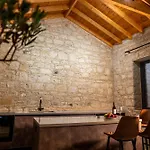 Philoxenia Stone Apartment