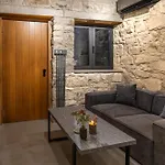 Philoxenia Stone Apartment *